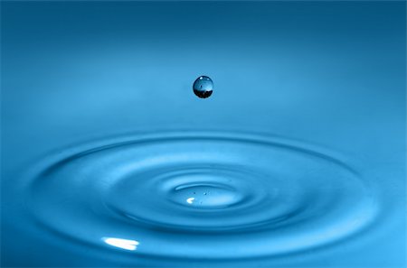 simsearch:614-06624533,k - Movement of water is frozen by means of flash Foto de stock - Super Valor sin royalties y Suscripción, Código: 400-04560042