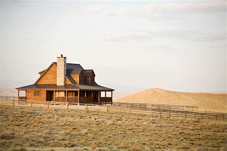 simsearch:400-04062888,k - Ranch house newly constructed in late sun, rural midwest United States Foto de stock - Super Valor sin royalties y Suscripción, Código: 400-04560318