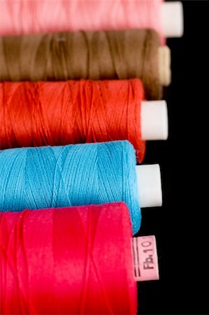 simsearch:400-04419248,k - Spools of colorful thread in a row Photographie de stock - Aubaine LD & Abonnement, Code: 400-04560364