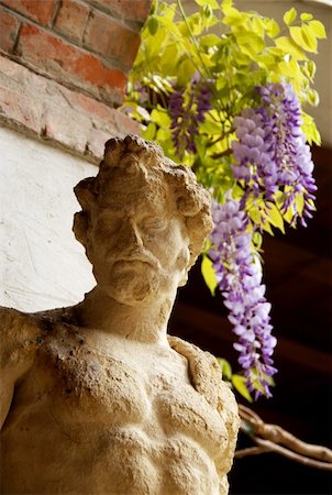 A statue of Hercules, Juliet's Tomb, Verona, Italy Photographie de stock - Aubaine LD & Abonnement, Code: 400-04561393