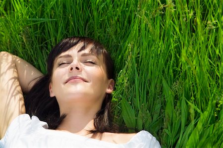 simsearch:400-04059847,k - beautiful girl lying down of grass. Copy space Stockbilder - Microstock & Abonnement, Bildnummer: 400-04561466