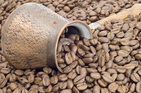 Turkish coffee pot on a background of coffee grains. Stockbilder - Microstock & Abonnement, Bildnummer: 400-04561564