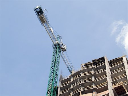 dragunov (artist) - Crane constructing the building Photographie de stock - Aubaine LD & Abonnement, Code: 400-04561597
