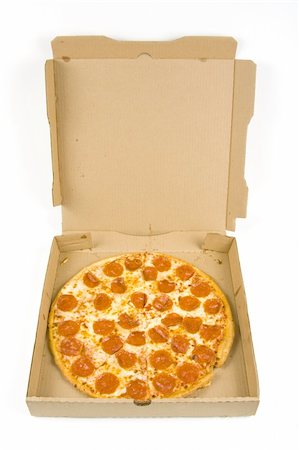 simsearch:400-05172569,k - whole pepperoni pizza in a box isolated on a white background Foto de stock - Super Valor sin royalties y Suscripción, Código: 400-04561957
