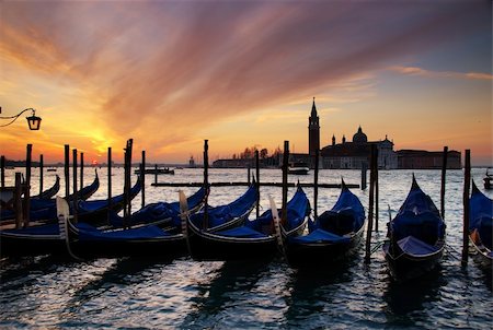 Gondolas on the Grand Canal at sunrise, Venice, Italy Foto de stock - Royalty-Free Super Valor e Assinatura, Número: 400-04562779