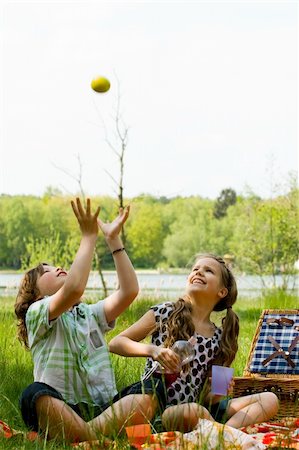 simsearch:400-05014700,k - Two children enjoying a picnic in the summer Fotografie stock - Microstock e Abbonamento, Codice: 400-04563011