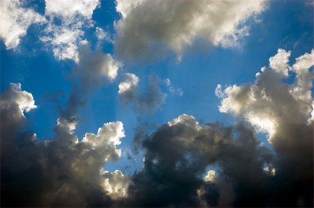 simsearch:400-05242440,k - dramatic sky with black and white clouds over deep blue Foto de stock - Super Valor sin royalties y Suscripción, Código: 400-04563097