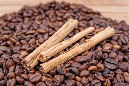 Cinnamon sticks and coffee beans Foto de stock - Royalty-Free Super Valor e Assinatura, Número: 400-04563147