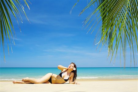 simsearch:400-04556191,k - view of a nice  young female in tropical environment Stockbilder - Microstock & Abonnement, Bildnummer: 400-04563275