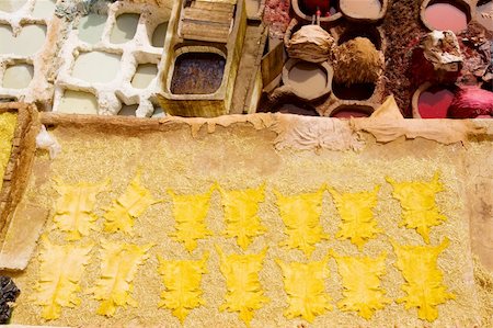 simsearch:841-02944843,k - Chouwara tannery, the largest tannery in the imperial city of Fes, Morocco, is a popular tourist attraction within the ancient medina. Fotografie stock - Microstock e Abbonamento, Codice: 400-04563397