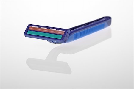 simsearch:400-04594366,k - Blue razor Photographie de stock - Aubaine LD & Abonnement, Code: 400-04563623