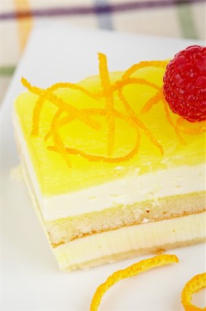 simsearch:400-05314546,k - Delicious lemon cake with soft shadow on white dish. Shallow depth of field Foto de stock - Super Valor sin royalties y Suscripción, Código: 400-04574251