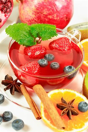 simsearch:400-06554630,k - Fruit tea with fresh fruits Stock Photo - Budget Royalty-Free & Subscription, Code: 400-04574623