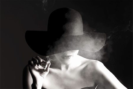 simsearch:400-05192140,k - woman in black hat Photographie de stock - Aubaine LD & Abonnement, Code: 400-04574955