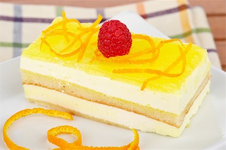simsearch:400-05314546,k - Delicious lemon cake with soft shadow on white dish. Shallow depth of field Foto de stock - Super Valor sin royalties y Suscripción, Código: 400-04575060