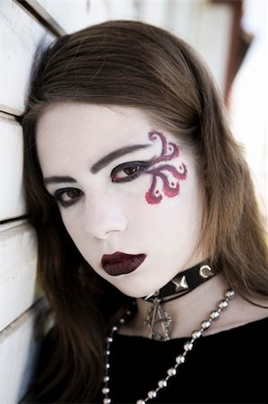 simsearch:400-04573610,k - Portrait Of Teenage Gothic Style Girl Fotografie stock - Microstock e Abbonamento, Codice: 400-04575101