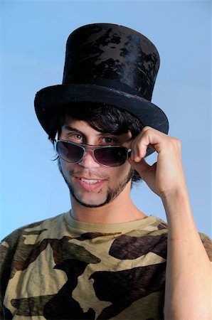 simsearch:400-04587440,k - Portrait of trendy young man posing with a hat Photographie de stock - Aubaine LD & Abonnement, Code: 400-04575254