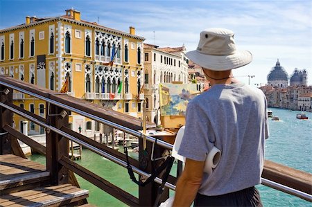 simsearch:400-05384275,k - An artist painting a beautiful picture on a bridge in Venice, Italy Stock Photo - Budget Royalty-Free & Subscription, Code: 400-04575588