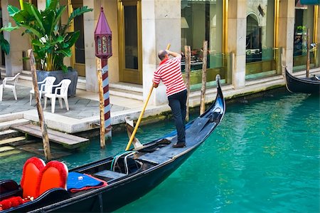 Gondola, traditional water transport in Venice, Italy Stock Photo - Budget Royalty-Free & Subscription, Code: 400-04575589