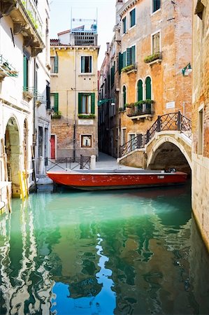 simsearch:400-05384275,k - Small bridge over blue and green water of a venetian canal, Italy Stock Photo - Budget Royalty-Free & Subscription, Code: 400-04575590