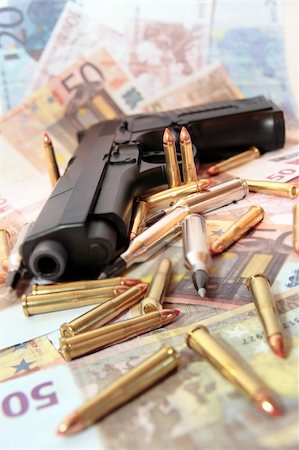 simsearch:400-08551381,k - gun bullets and money showing a dangerous side to life Fotografie stock - Microstock e Abbonamento, Codice: 400-04575656