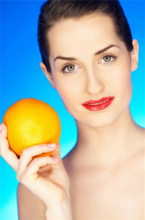 simsearch:400-05192072,k - Portrait of beautiful woman with orange fruit Photographie de stock - Aubaine LD & Abonnement, Code: 400-04576457