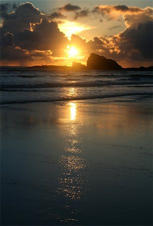 simsearch:400-05255037,k - Iconic Currumbin Rock Gold Coast Australia at daybreak on a cloudy morning looking South. Stockbilder - Microstock & Abonnement, Bildnummer: 400-04577066