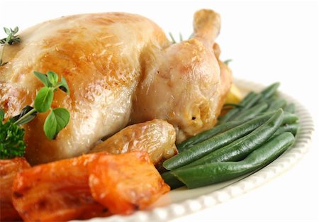 simsearch:400-04626174,k - Whole roast chicken with potatoes pumpkin carrots and beans. Photographie de stock - Aubaine LD & Abonnement, Code: 400-04577068