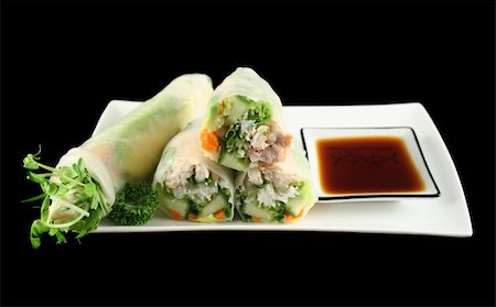 simsearch:700-02055931,k - Delicious and healthy Vietnamese rice paper rolls with chicken and vegetables. Foto de stock - Super Valor sin royalties y Suscripción, Código: 400-04577072