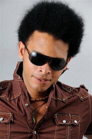 simsearch:400-04167868,k - Portrait of young handsome african male model posing with sunglasses Fotografie stock - Microstock e Abbonamento, Codice: 400-04579440
