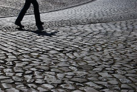 tourist walking up the cobblestone pavement of Edinburgh castle Stockbilder - Microstock & Abonnement, Bildnummer: 400-04570758