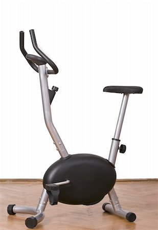 simsearch:400-07627460,k - Fitness bicycle on a parquet floor in a gym. Photographie de stock - Aubaine LD & Abonnement, Code: 400-04571371