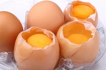 simsearch:400-05383364,k - Fresh eggs Photographie de stock - Aubaine LD & Abonnement, Code: 400-04571529