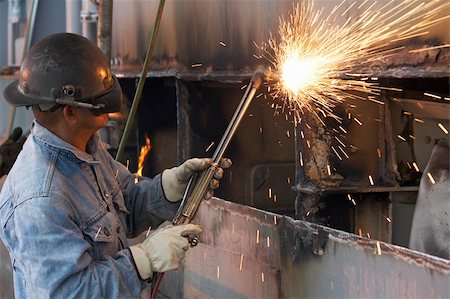 a welder working a torch at shipyard Photographie de stock - Aubaine LD & Abonnement, Code: 400-04571582