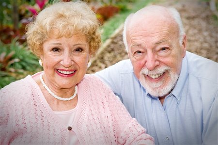 simsearch:400-04109826,k - Portrait of a beautiful, happy senior couple outdoors in the garden. Fotografie stock - Microstock e Abbonamento, Codice: 400-04571629