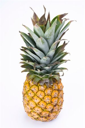 simsearch:400-04650758,k - a ripe pineapple on white background Stock Photo - Budget Royalty-Free & Subscription, Code: 400-04571643