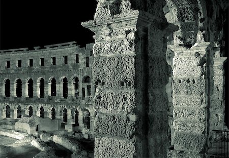 simsearch:400-04572284,k - Night photo of the ancient Roman amphitheater in Pula , Croatia Stock Photo - Budget Royalty-Free & Subscription, Code: 400-04572284