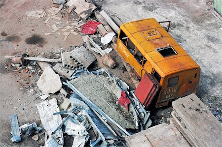 simsearch:400-06176986,k - bus on a dump. Fotografie stock - Microstock e Abbonamento, Codice: 400-04572558