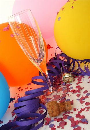 simsearch:400-04494810,k - Background party with colorful balloons, glass, confetti and champagne cork Foto de stock - Super Valor sin royalties y Suscripción, Código: 400-04573113