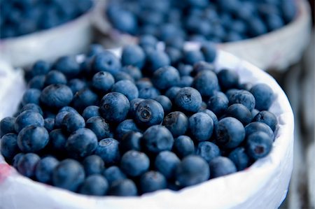 simsearch:400-06387340,k - A close- up image of blueberries in a basket Foto de stock - Super Valor sin royalties y Suscripción, Código: 400-04573594
