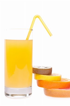 simsearch:400-04524035,k - juice in glass with orange, grapefruit, kiwi and lemon on a white background Foto de stock - Super Valor sin royalties y Suscripción, Código: 400-04586488