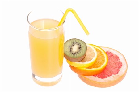 simsearch:400-04524035,k - juice in glass with orange, grapefruit, kiwi and lemon on a white background Foto de stock - Super Valor sin royalties y Suscripción, Código: 400-04586489