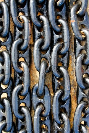 simsearch:600-02833370,k - Closeup of many strong metal chain links Photographie de stock - Aubaine LD & Abonnement, Code: 400-04587196