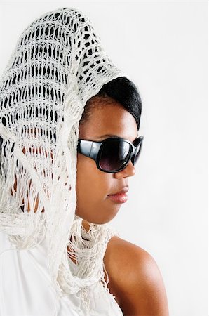 simsearch:400-04542798,k - Portrait of young african american woman wearing sunglasses isolated Photographie de stock - Aubaine LD & Abonnement, Code: 400-04587423