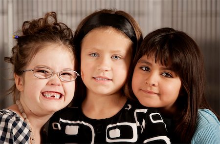 simsearch:400-04591310,k - Portrait of three cute young elementery school girls Foto de stock - Super Valor sin royalties y Suscripción, Código: 400-04588595