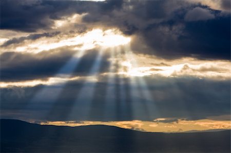 simsearch:400-05159767,k - Sun shining through thick cloudy sky, silver lining Stock Photo - Budget Royalty-Free & Subscription, Code: 400-04588744
