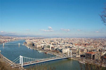 simsearch:400-05734715,k - View of Budapest with the Danube and bridges Foto de stock - Super Valor sin royalties y Suscripción, Código: 400-04588836