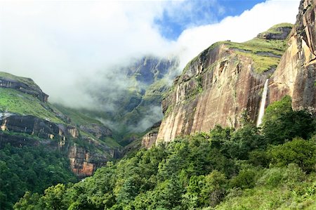 Tugela Gorge, Drakensberg, South Africa Photographie de stock - Aubaine LD & Abonnement, Code: 400-04589937