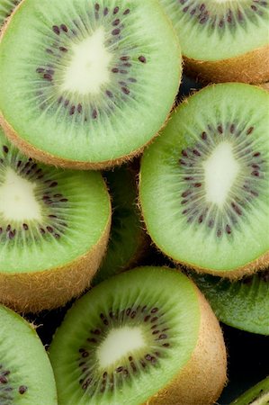simsearch:400-05896925,k - Food Kiwi Fruit slices. Close-up . Photographie de stock - Aubaine LD & Abonnement, Code: 400-04589987