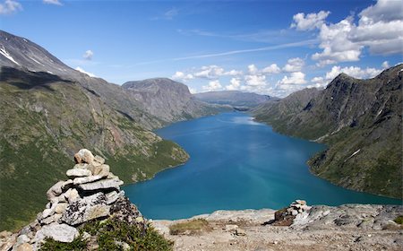 simsearch:400-08791562,k - Cairn / Stone pile marking the famous Bessegen hiking trail in Jotunheim National Park, Norway. Gjende Lake. Photographie de stock - Aubaine LD & Abonnement, Code: 400-04580861